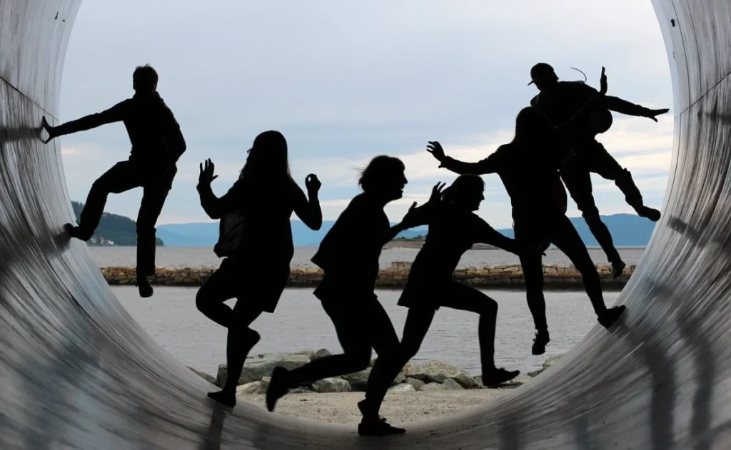 Image by Maike und Björn Bröskamp from Pixabay - team-building events