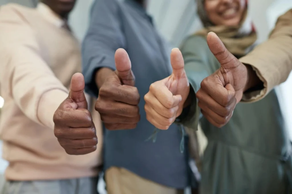 Photo by Edmond Dantès: https://www.pexels.com/photo/people-doing-thumbs-up-8553864/ - team-building