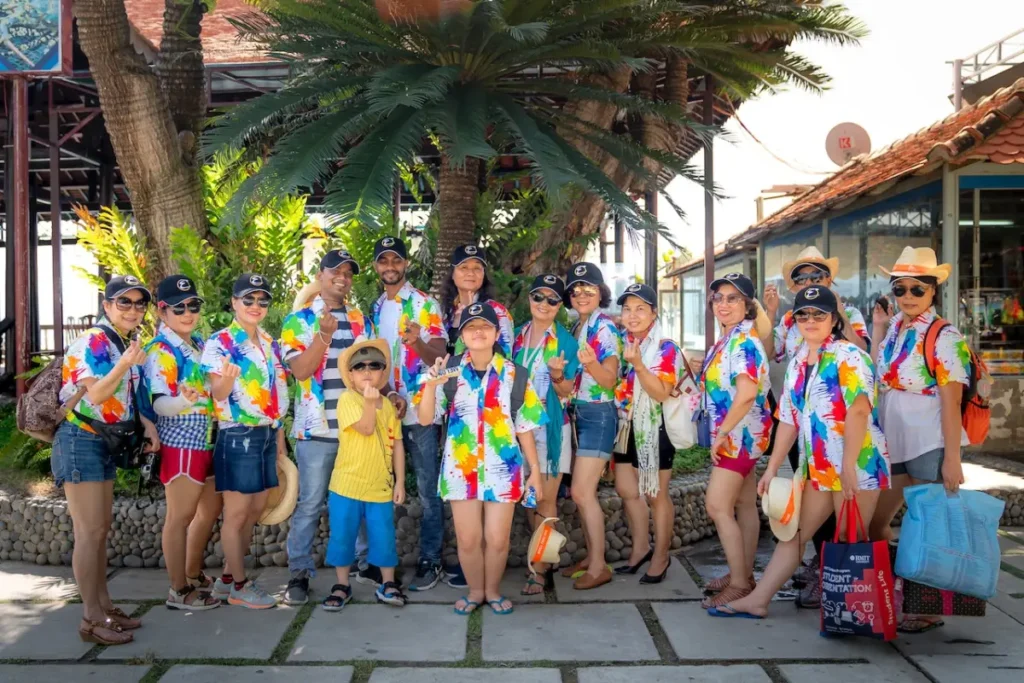 Photo by Quang Nguyen Vinh: family reunion