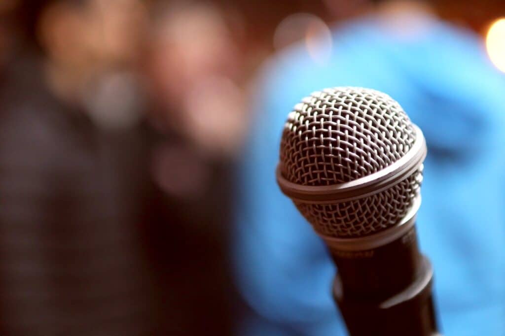 Photo by Damian Scarlassa: https://www.pexels.com/photo/close-up-of-a-microphone-17850551/ -- entertainment