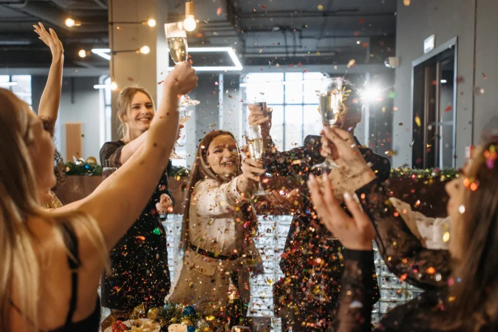 Corporate Events in New York Photo by Pavel Danilyuk: https://www.pexels.com/photo/friend-celebrating-at-the-office-6405769/