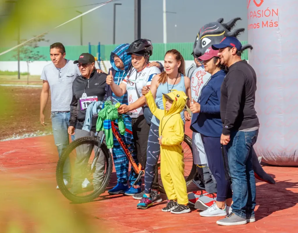 Fundraisers Photo by Pexels LATAM: https://www.pexels.com/photo/a-group-of-people-posing-for-a-picture-17979576/