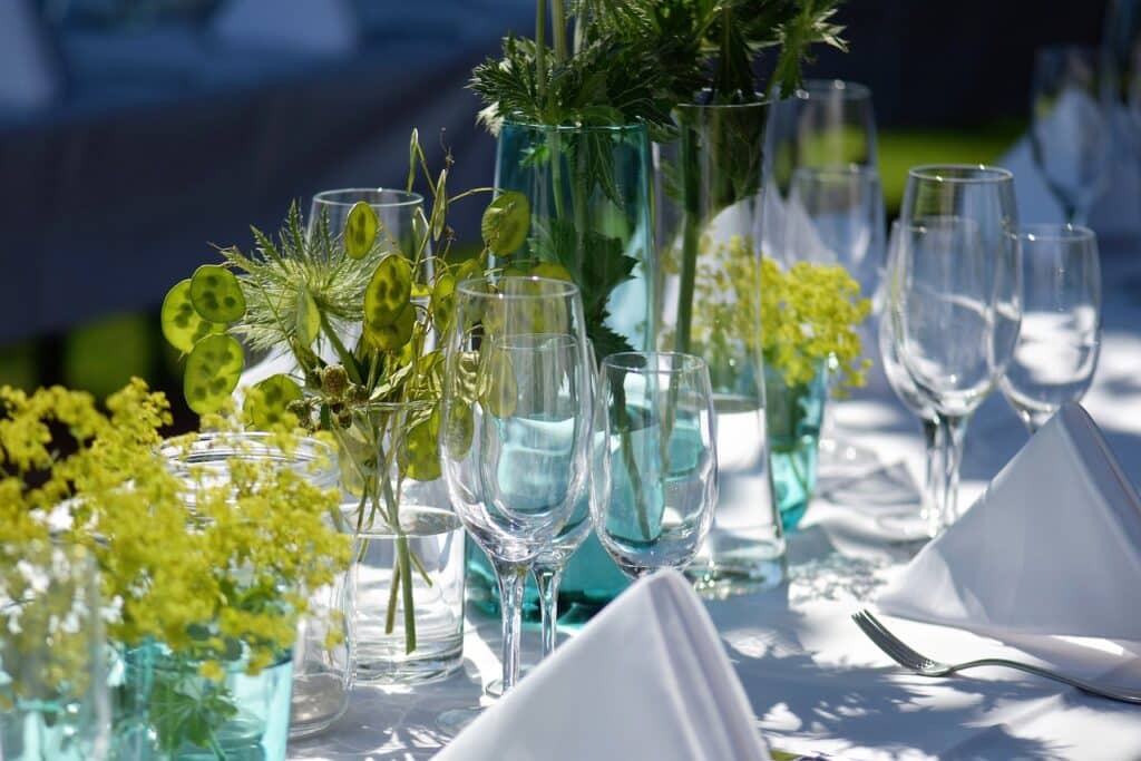 Image by Pitsch from Pixabay - summer table setting