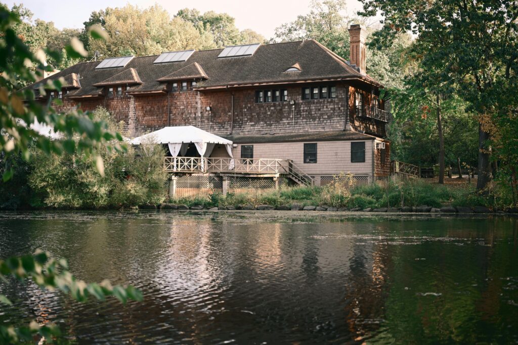 Photo by Matheus Bertelli from Pexels: https://www.pexels.com/photo/group-of-people-in-a-meeting-18999528/