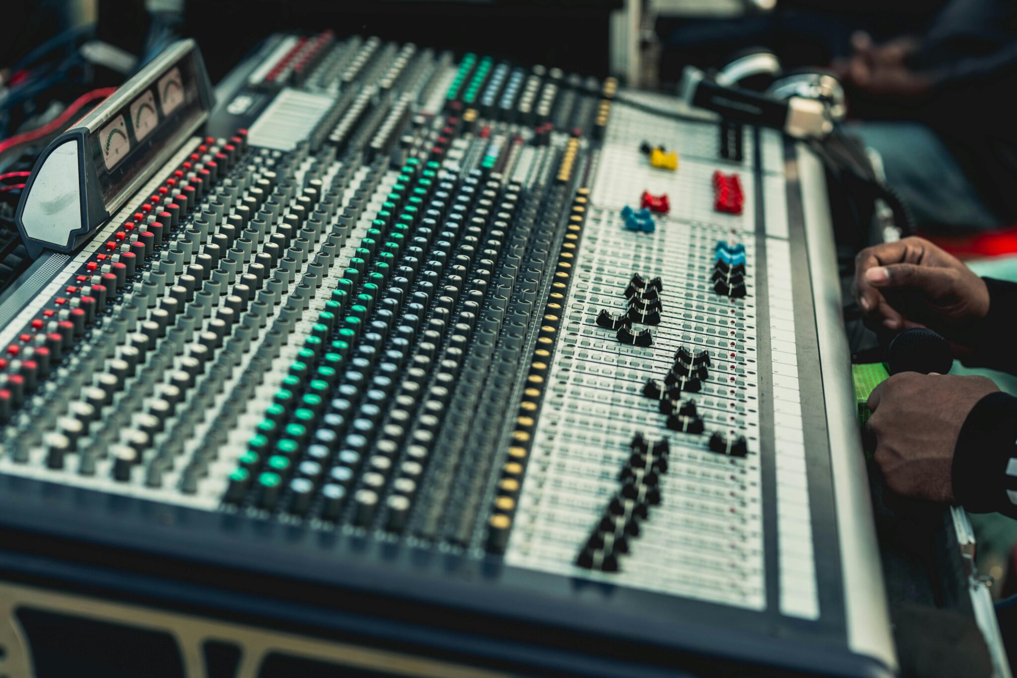Photo by Roktim | রক্তিম 🇧🇩: https://www.pexels.com/photo/professional-audio-mixing-console-in-studio-30642559/