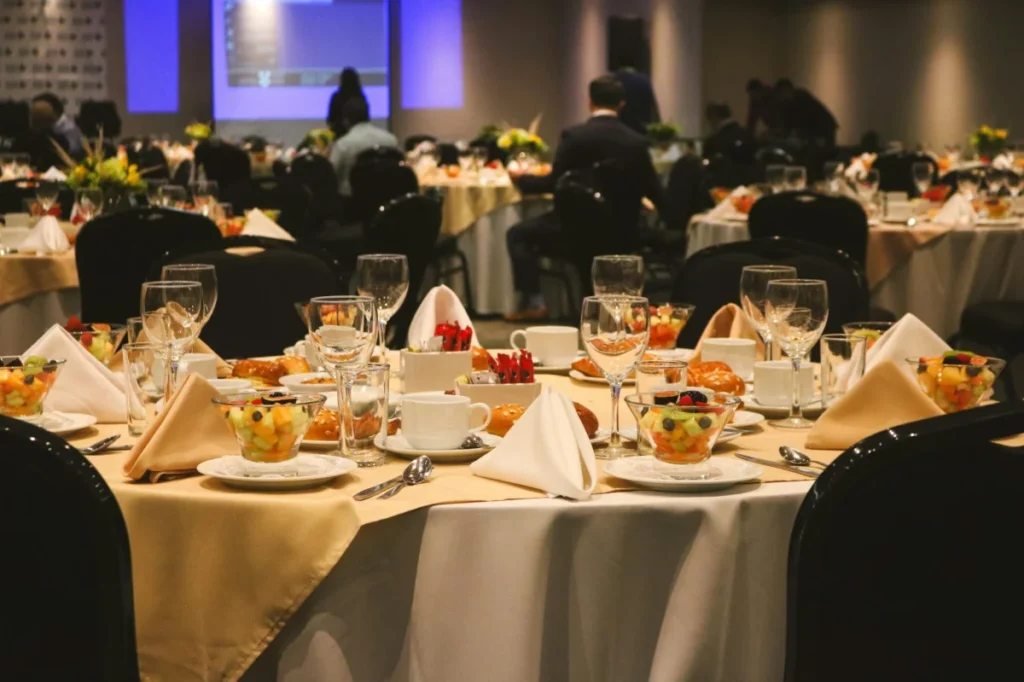 Photo by Jonathan Valdes: https://www.pexels.com/photo/elegant-banquet-hall-with-formal-table-setting-29410669/